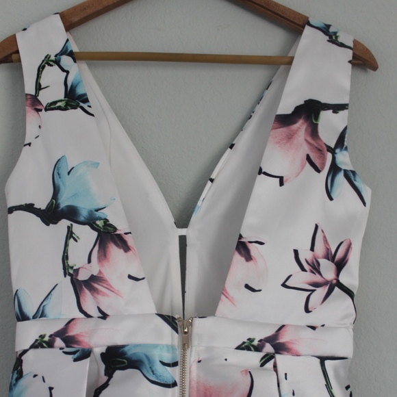 Miss Avenue White Floral A line pleated dress - Picture 3 of 6